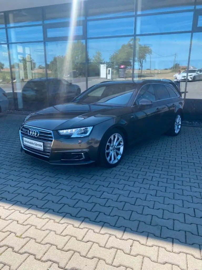 Audi A4 Avant 2.0 TDI quattro S line Sport / PLus / A